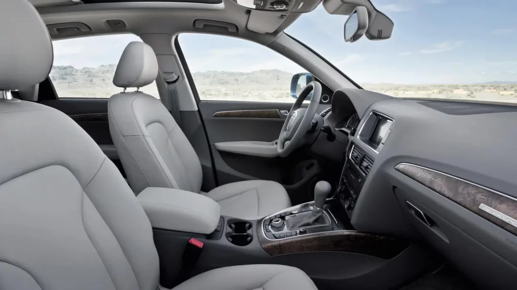 Audi Q5 interior in white
