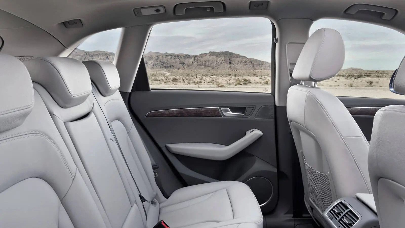 Audi Q5 interior in white